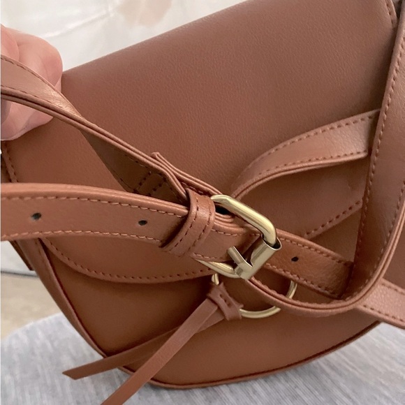 JJ WINTERS-like new! Brown Crossbody Bag with Flap Closure and adjustable strap! - Picture 10 of 16